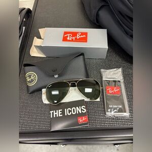 Ray-Ban Aviator Sunglasses Gold Metal Frame Green Lens 100% UV Protection
